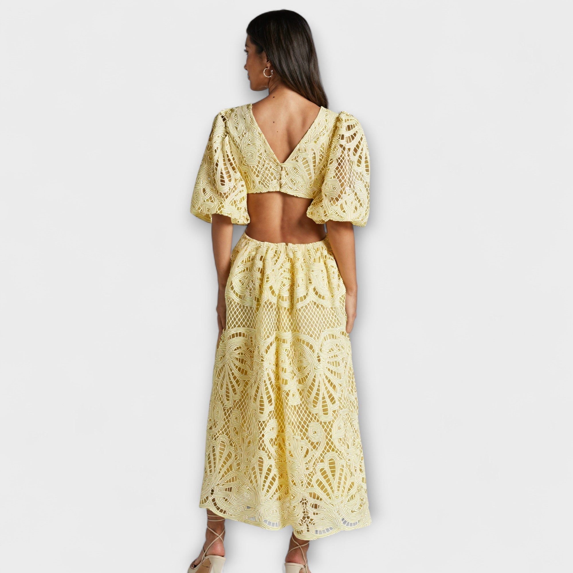 Elegant Klänning med Delikata Detaljer