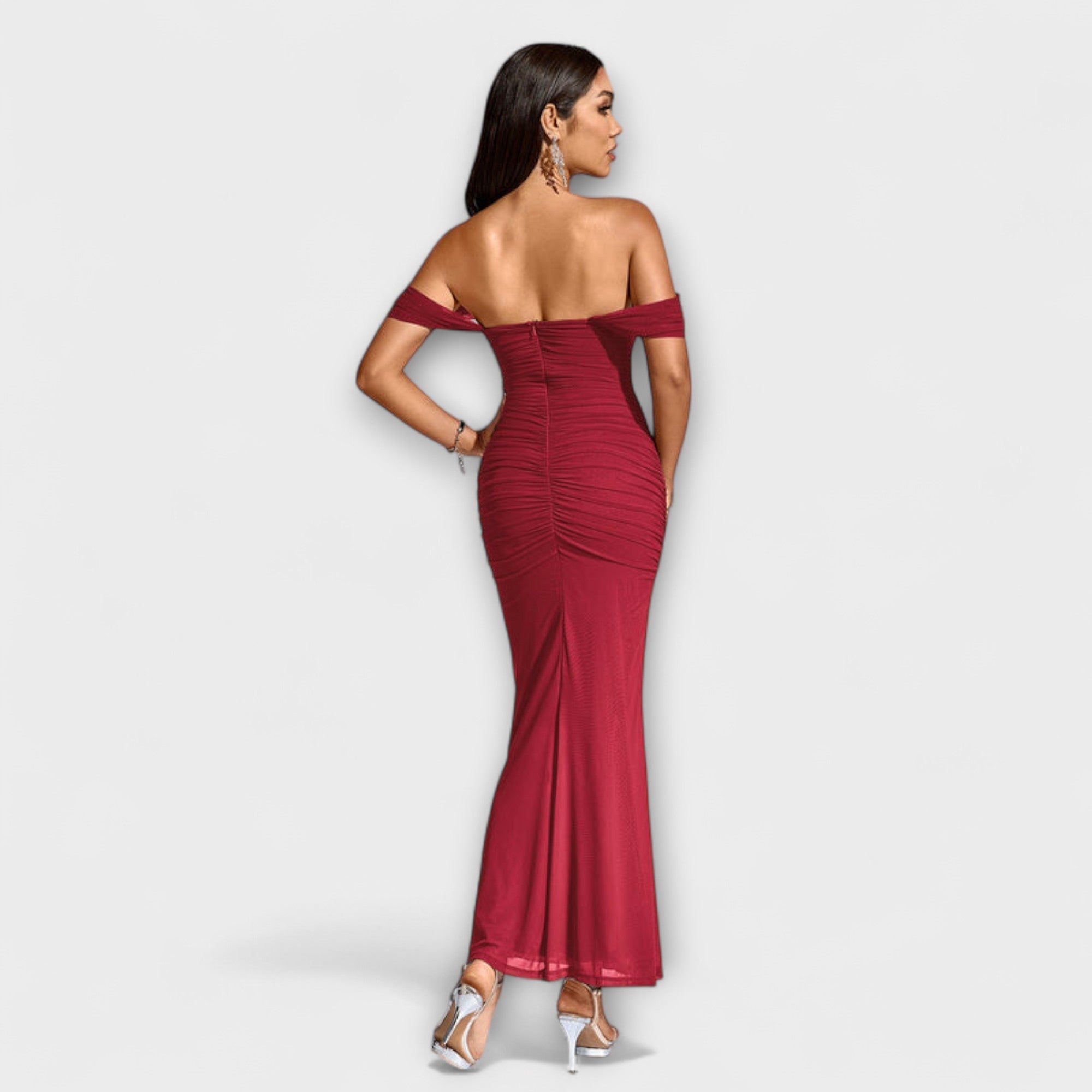 Ione - Off-Shoulder Ruching Bodycon Klänning