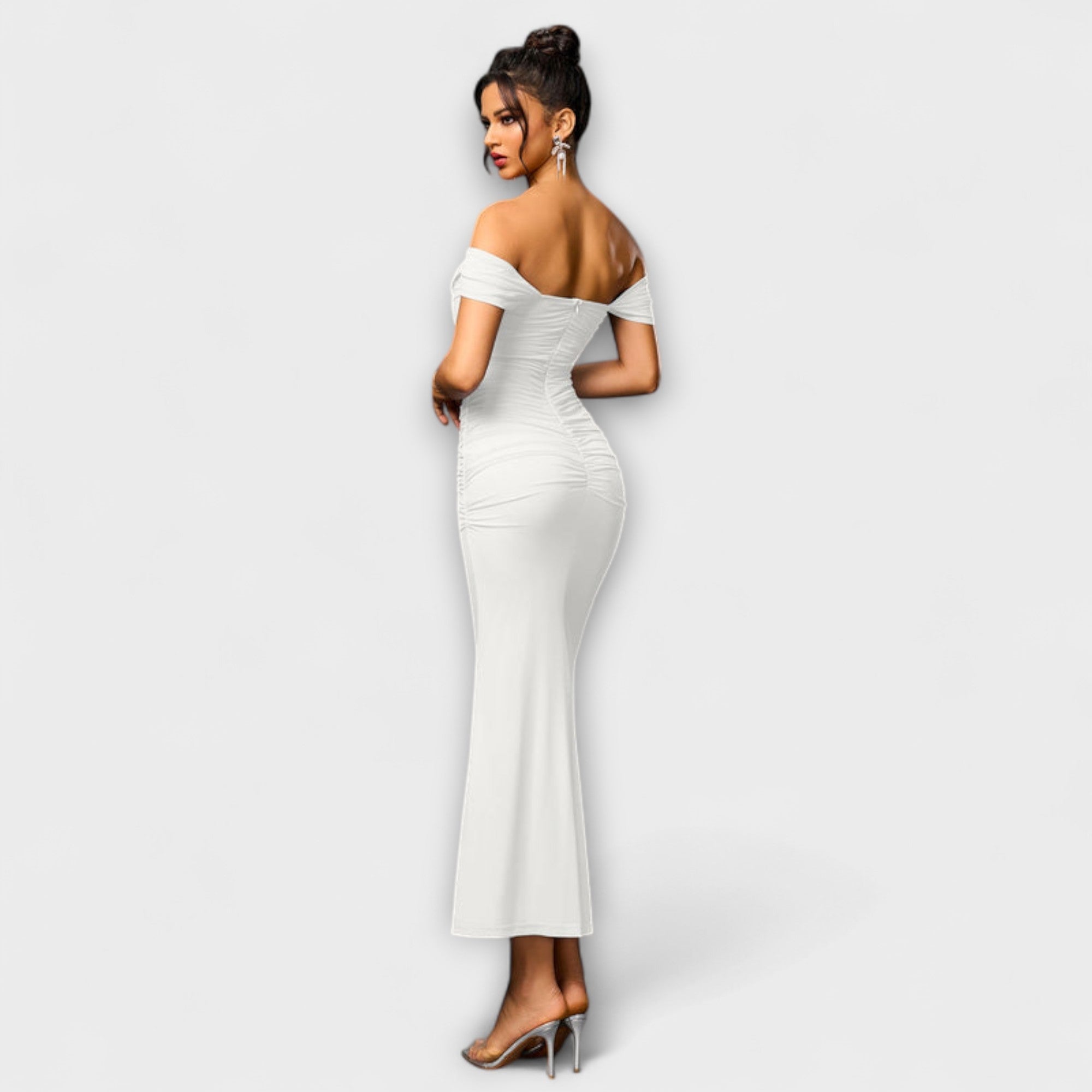 Ione - Off-Shoulder Ruching Bodycon Klänning