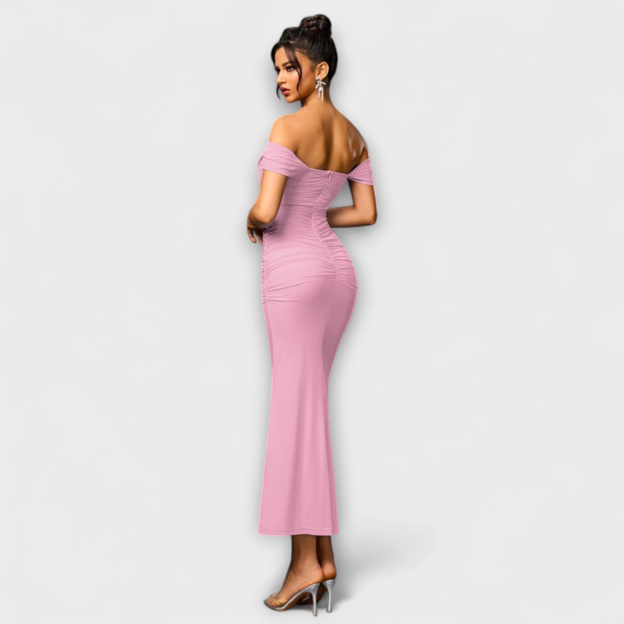 Ione - Off-Shoulder Ruching Bodycon Klänning