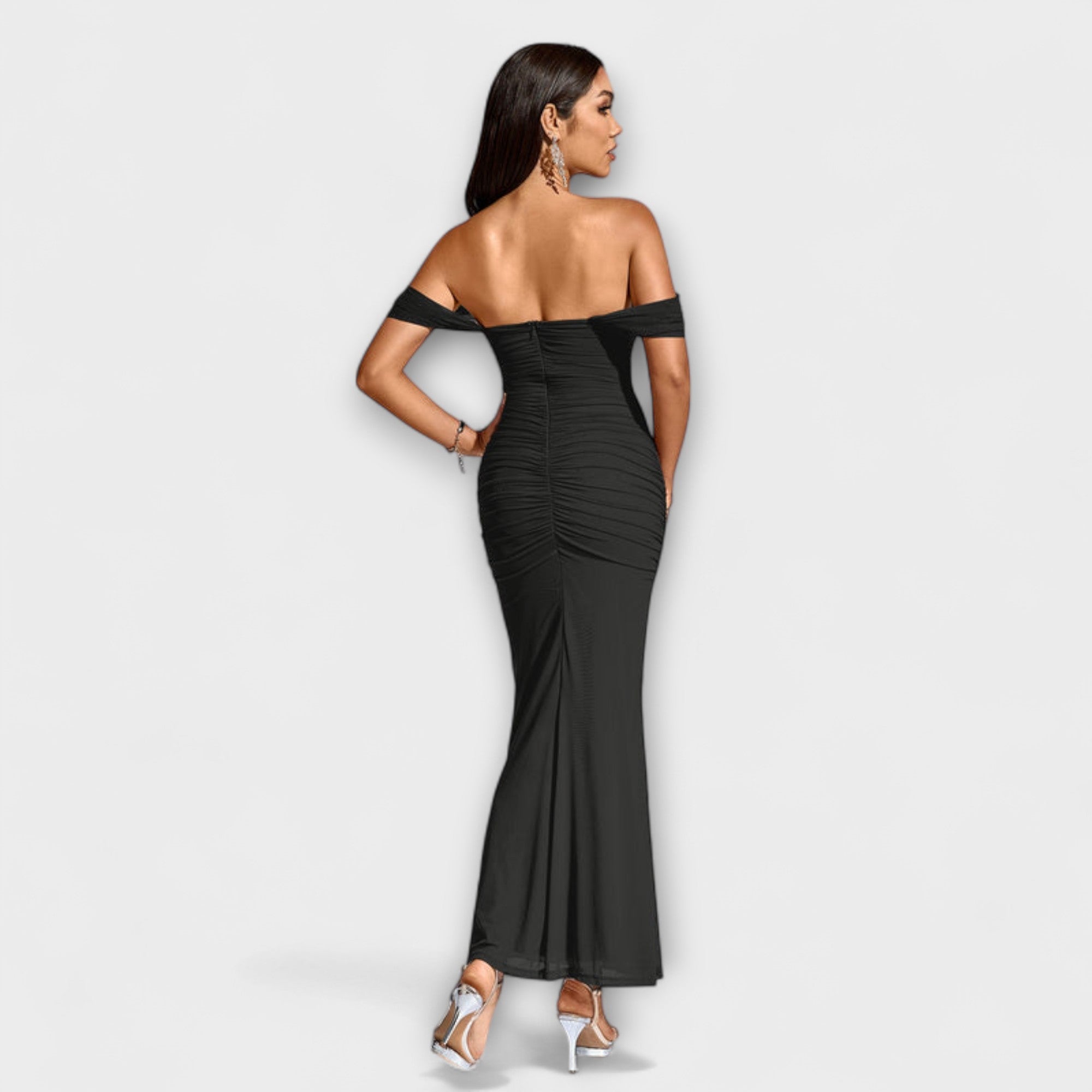 Ione - Off-Shoulder Ruching Bodycon Klänning