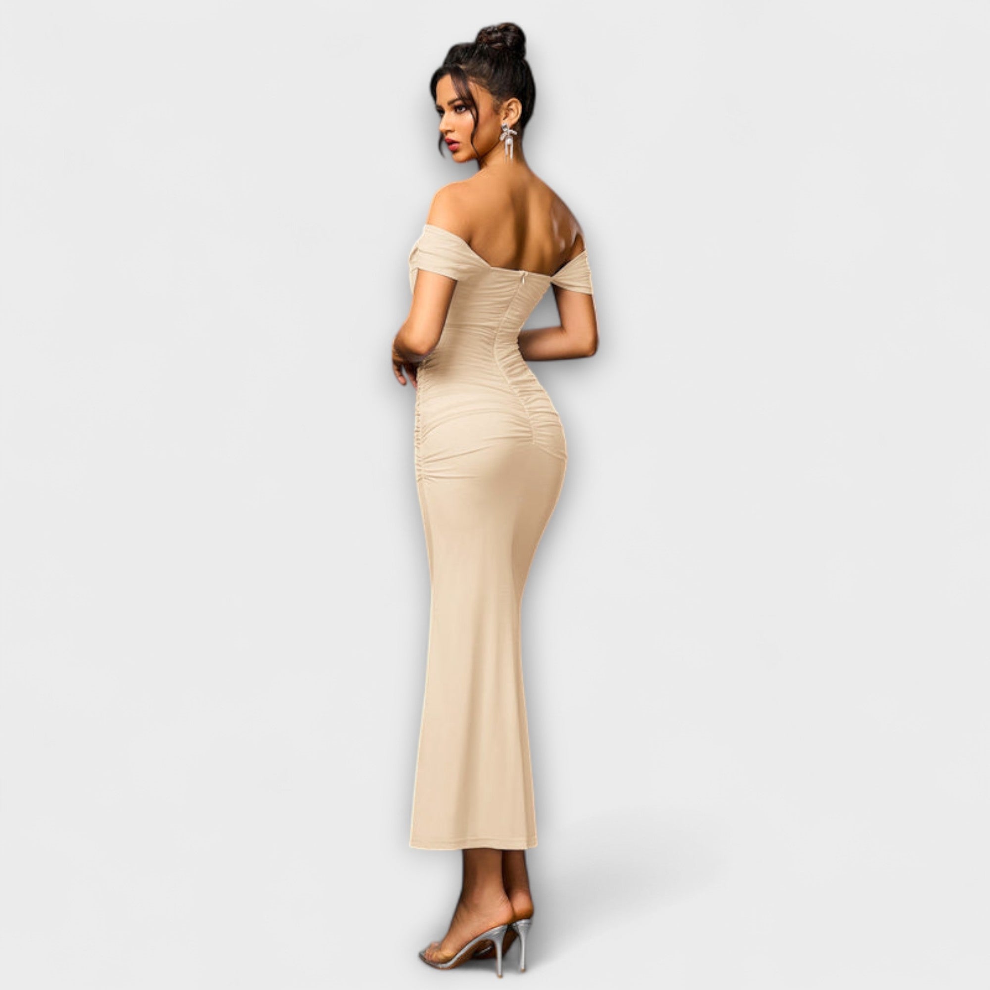 Ione - Off-Shoulder Ruching Bodycon Klänning