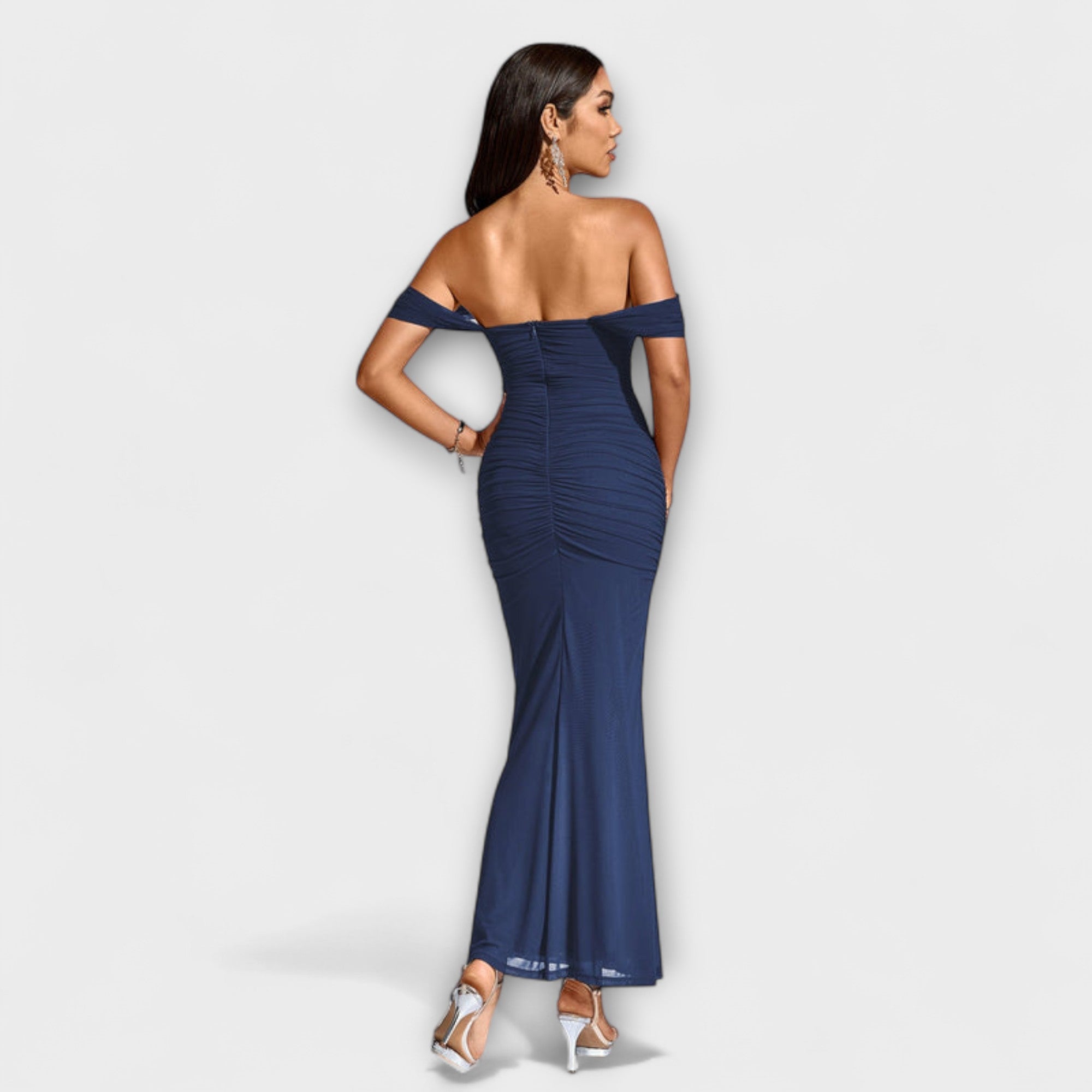 Ione - Off-Shoulder Ruching Bodycon Klänning