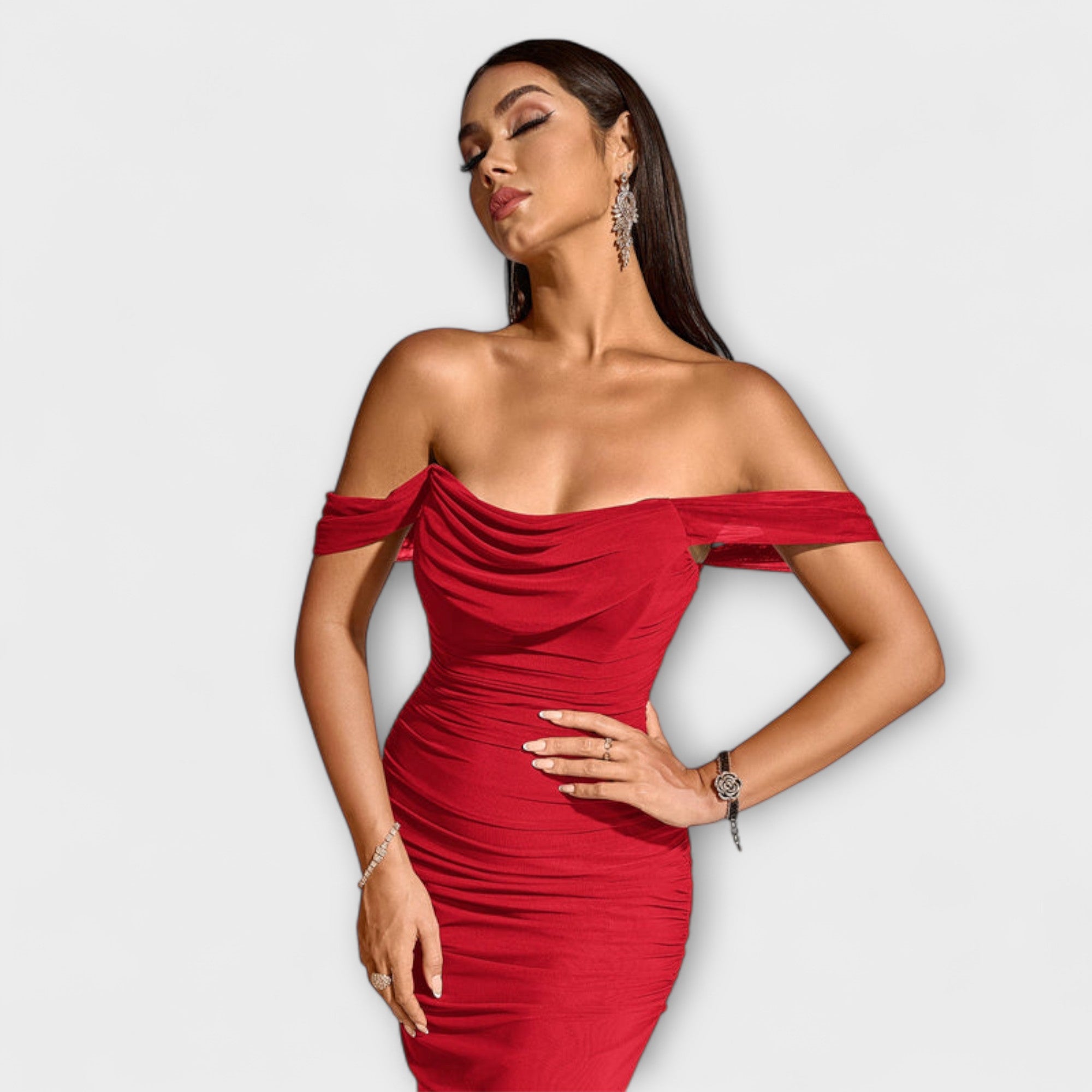 Ione - Off-Shoulder Ruching Bodycon Klänning
