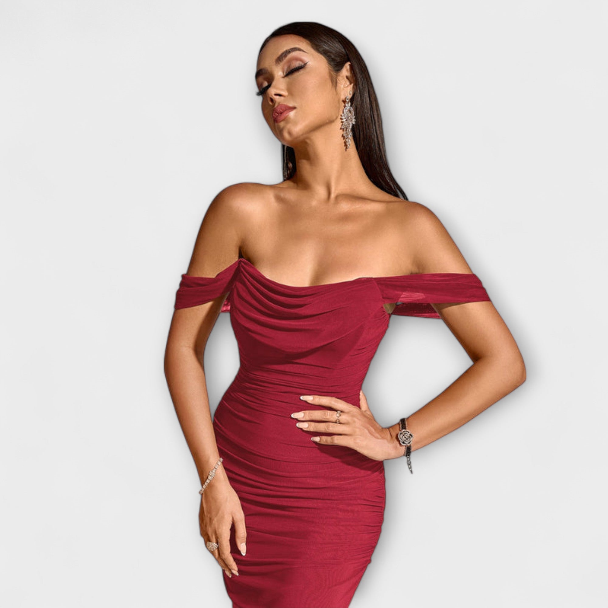 Ione - Off-Shoulder Ruching Bodycon Klänning