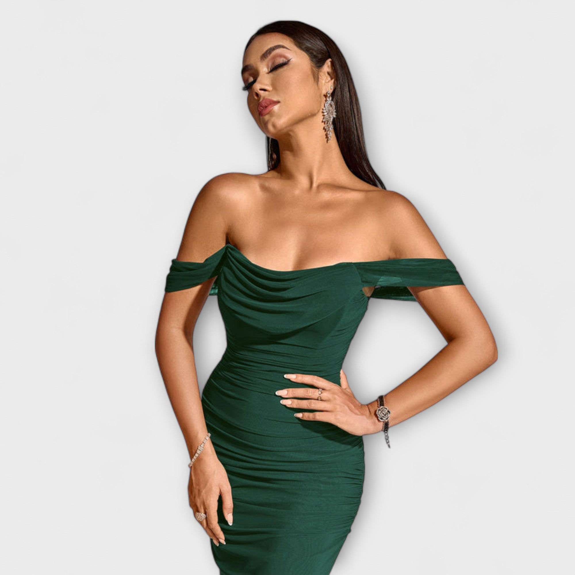 Ione - Off-Shoulder Ruching Bodycon Klänning