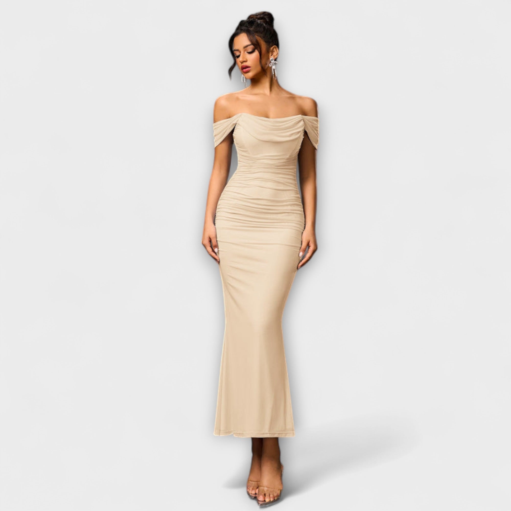 Ione - Off-Shoulder Ruching Bodycon Klänning