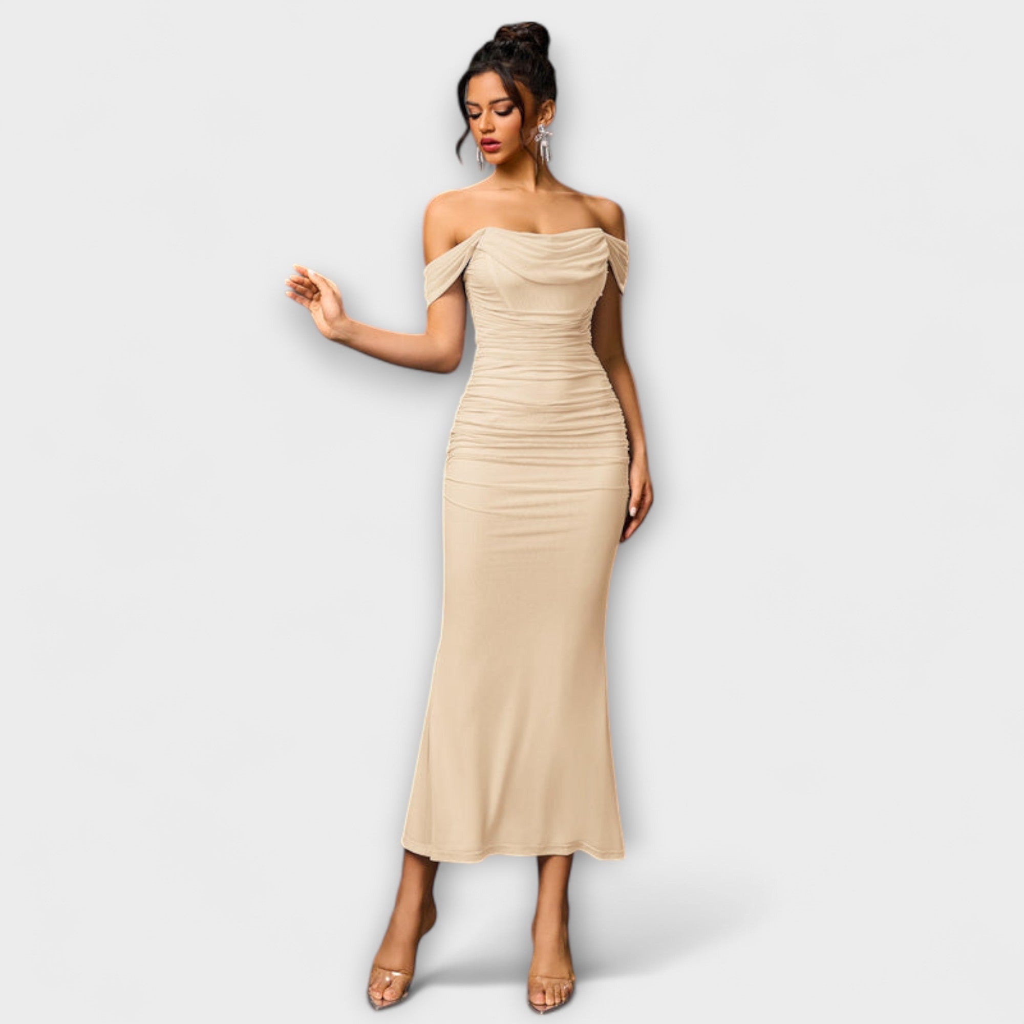 Ione - Off-Shoulder Ruching Bodycon Klänning