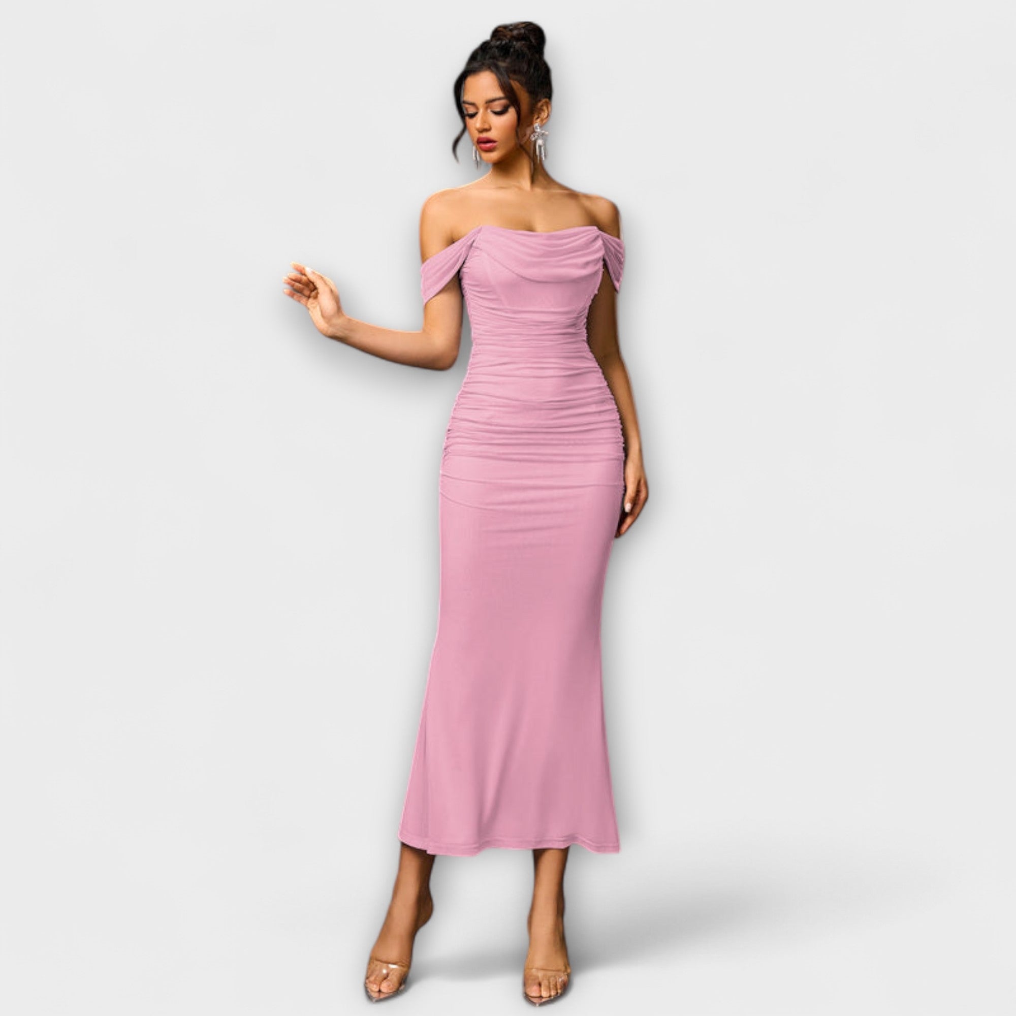Ione - Off-Shoulder Ruching Bodycon Klänning