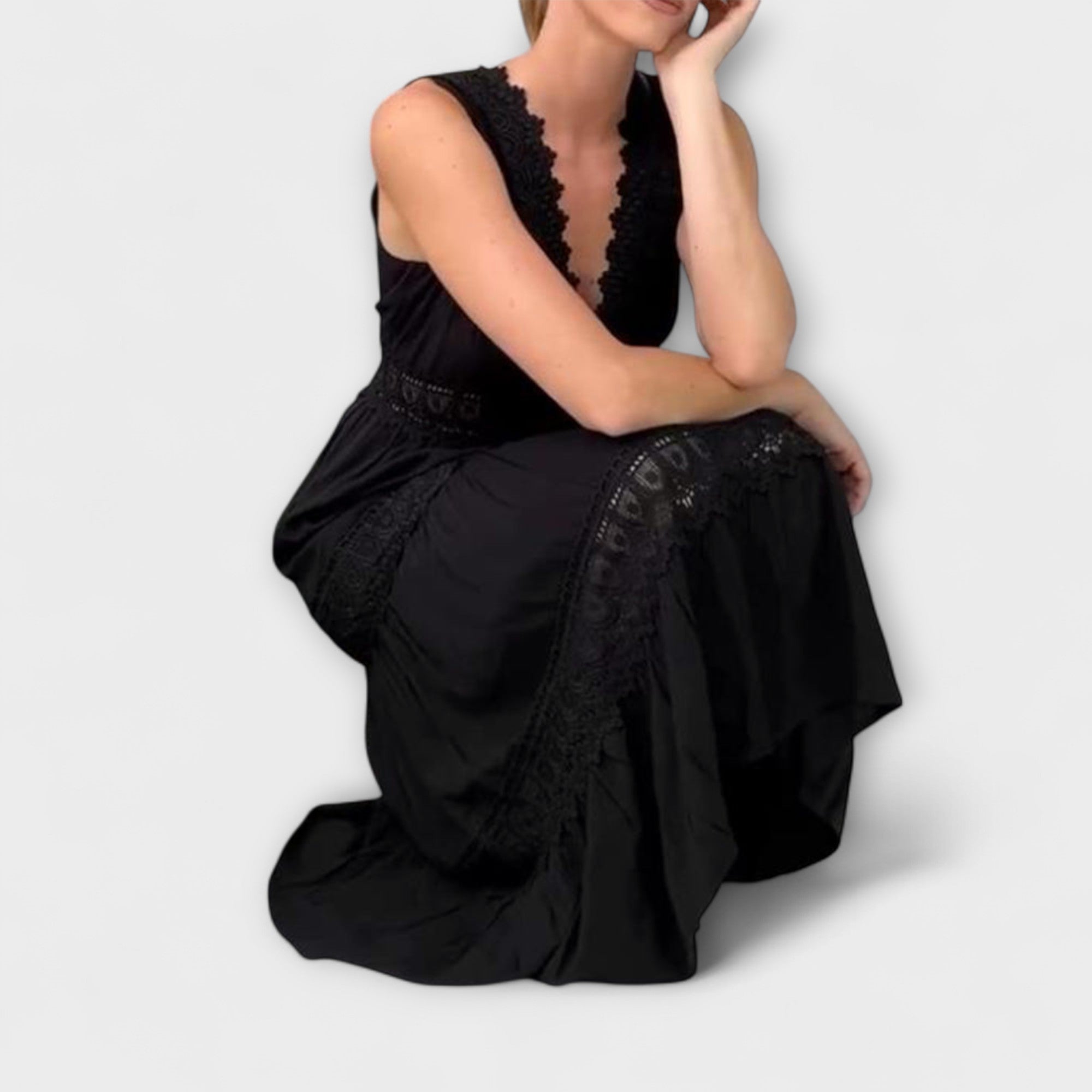 Aurélie - Elegant V-ringad Klänning i Spets