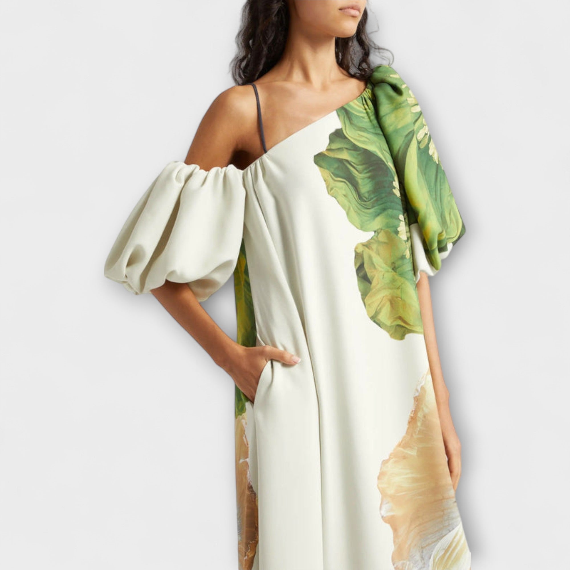 Melodi - Asymmetrisk Blommig Maxi Klänning