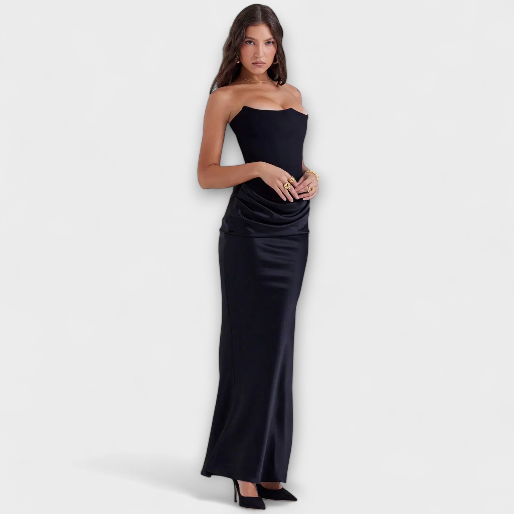 Off-the-Shoulder Satin Maxi Klänning med Drapering