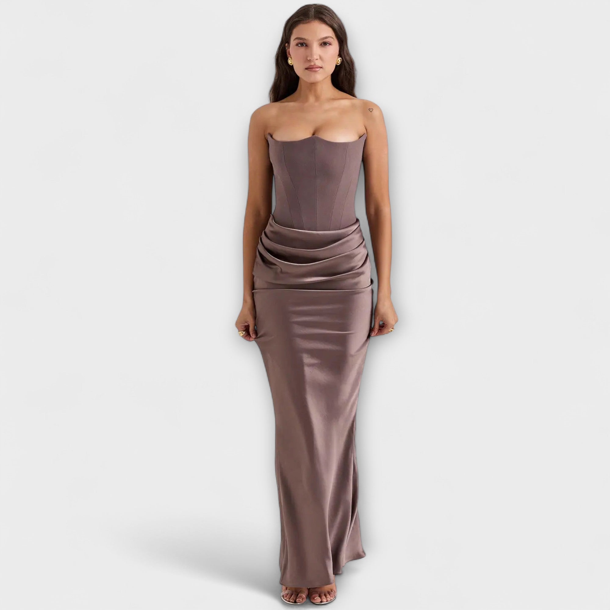 Off-the-Shoulder Satin Maxi Klänning med Drapering
