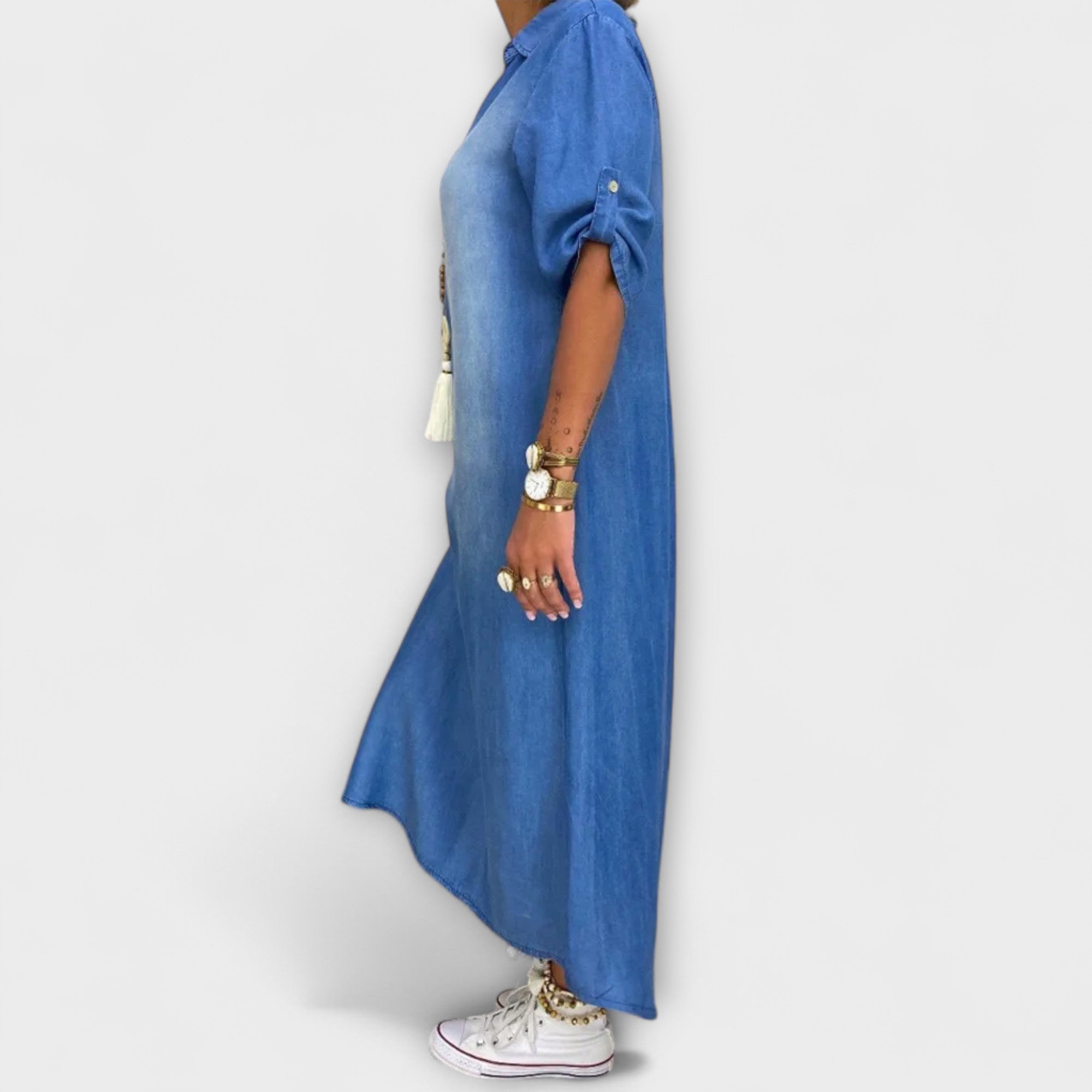 Lea - Lång Klänning i Denim-Look med Sidoflik