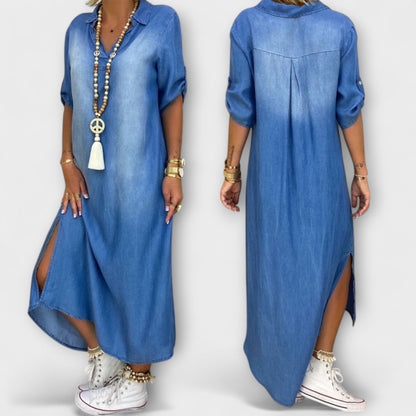Lea - Lång Klänning i Denim-Look med Sidoflik