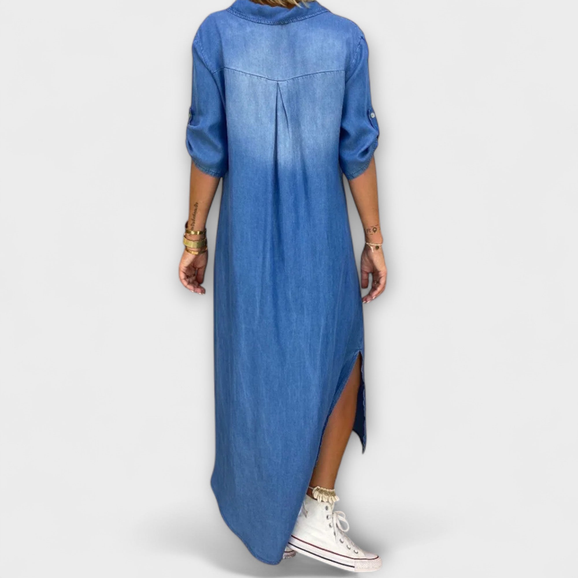 Lea - Lång Klänning i Denim-Look med Sidoflik