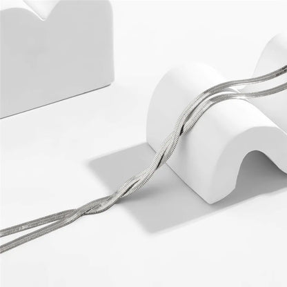 Elegant Lång Halsband med Justerbar Ormdesign