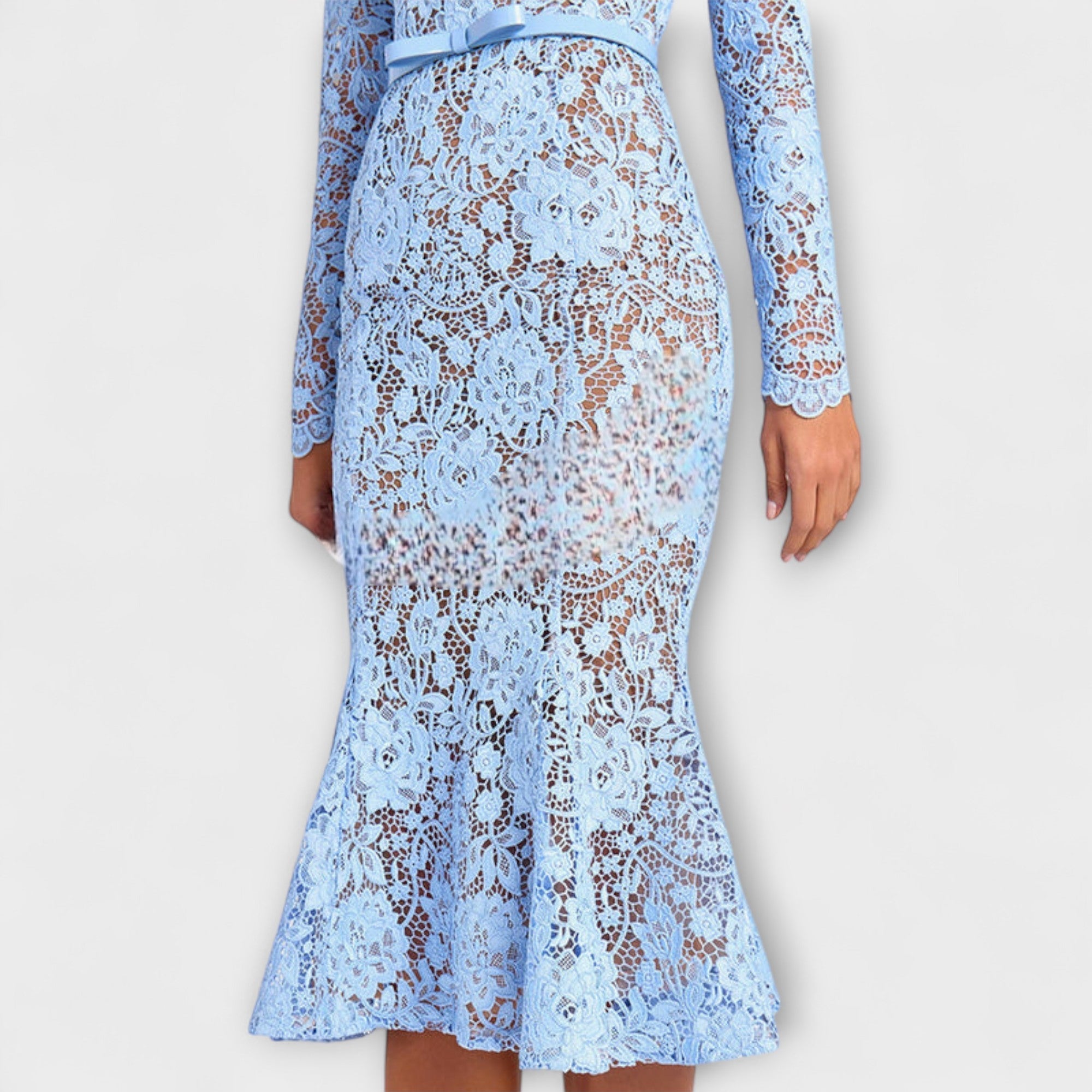 Freya - Elegant Midi Klänning Gjord av Blomster Spets