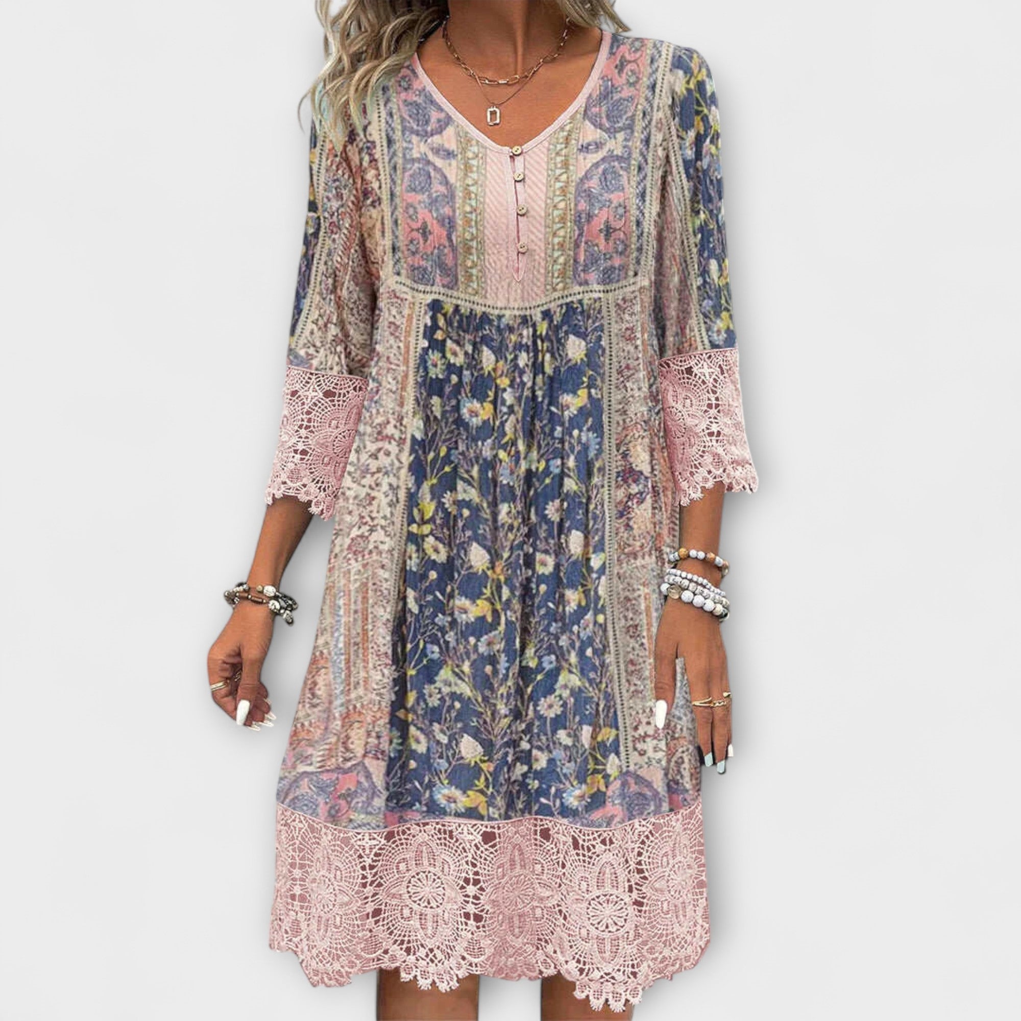 Casey - Boho Klänning med Spets och Vintage Blommönster