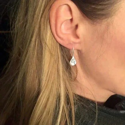 Eleganta Silverörhängen i Maskrosbladdesign