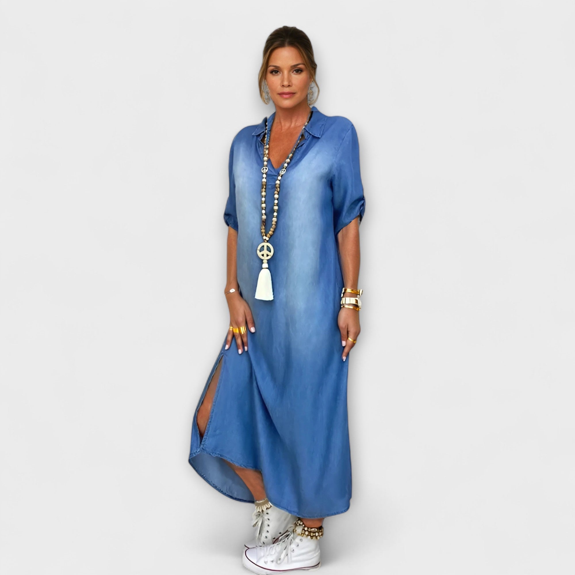 Lea - Lång Klänning i Denim-Look med Sidoflik