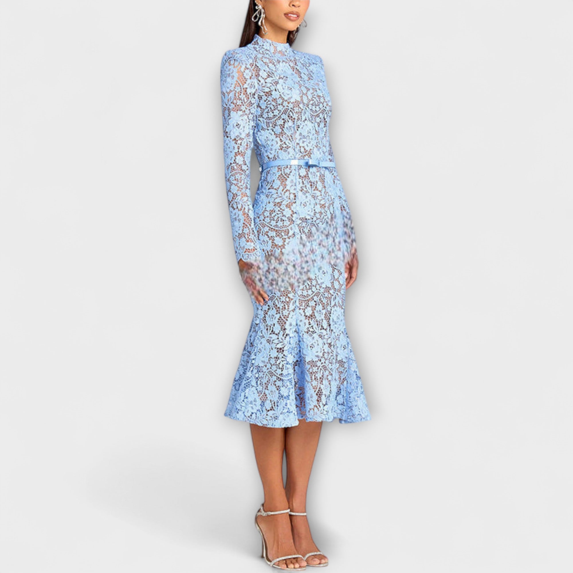 Freya - Elegant Midi Klänning Gjord av Blomster Spets