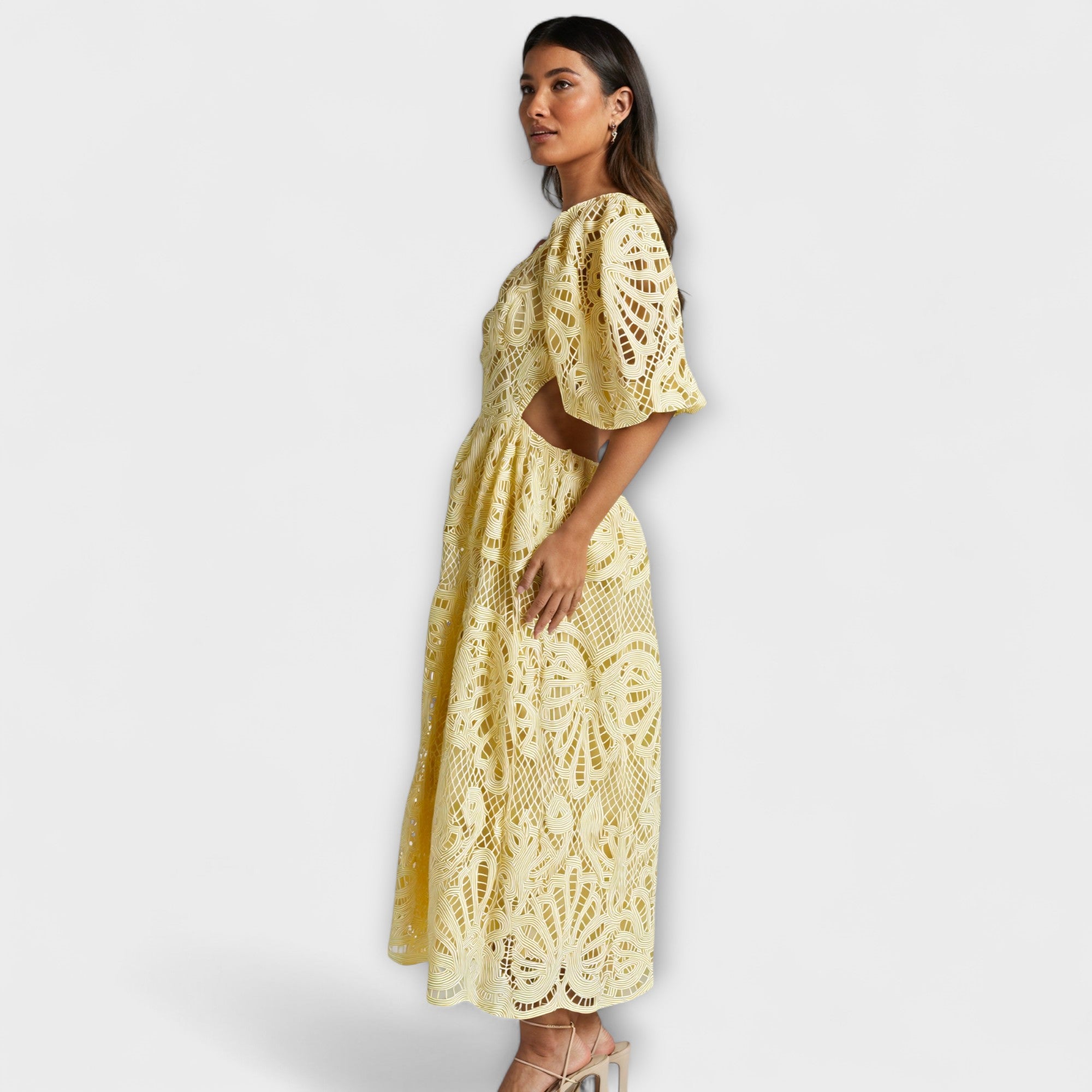 Elegant Klänning med Delikata Detaljer