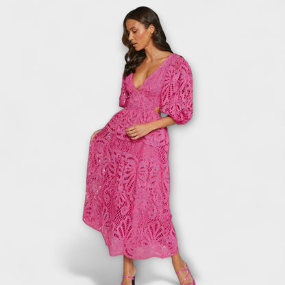 Elegant Klänning med Delikata Detaljer