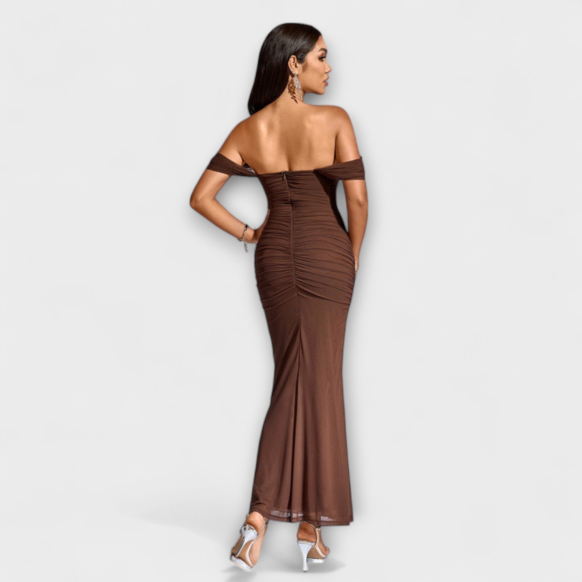 Ione - Off-Shoulder Ruching Bodycon Klänning