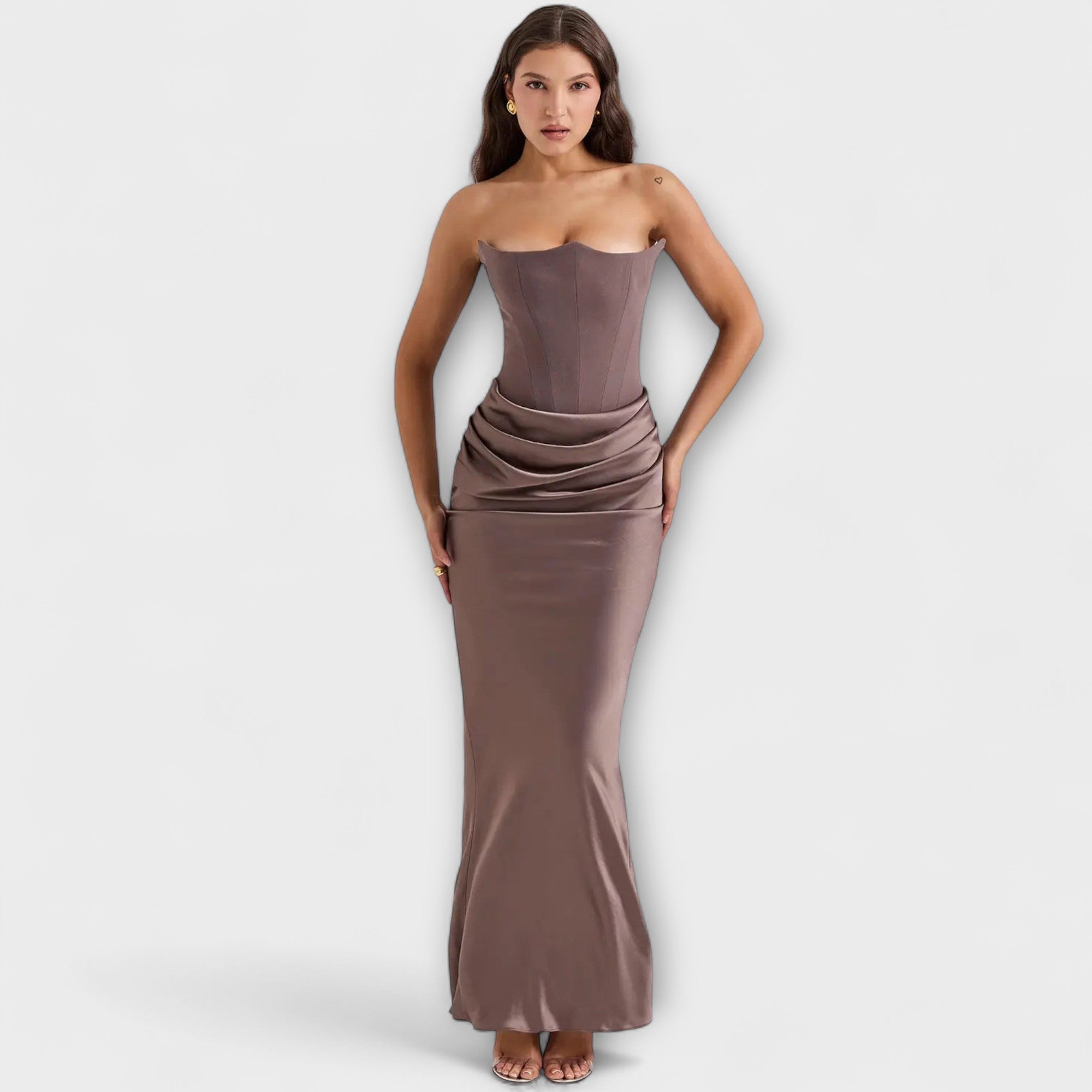 Off-the-Shoulder Satin Maxi Klänning med Drapering